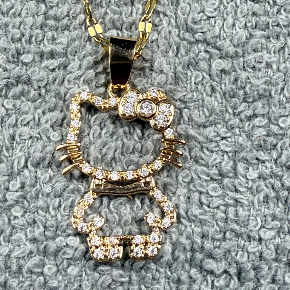 Gold Pendant Necklace with Intricate Design and Gemstones